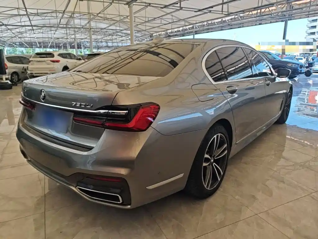 BMW 7 Series — миниатюра 7