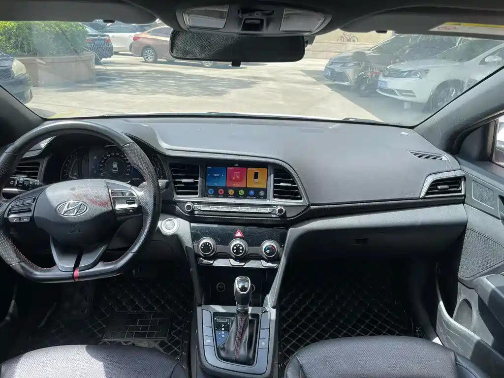 Hyundai Elantra — миниатюра 7