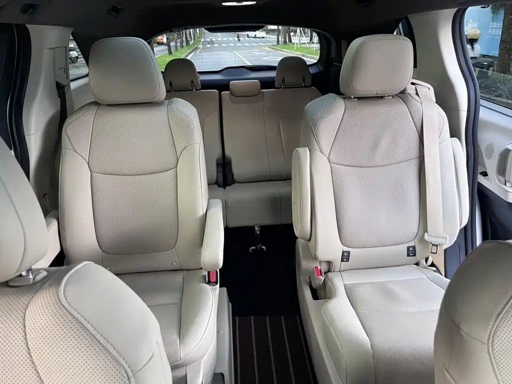 Toyota Granvia — миниатюра 11