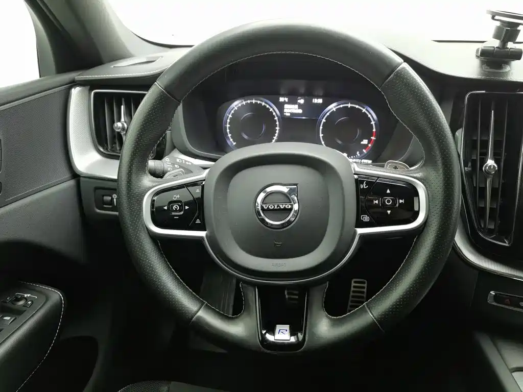 Volvo XC60 — миниатюра 11