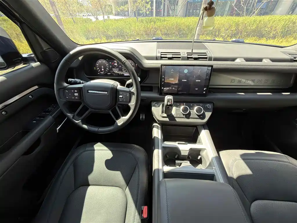 Land Rover Defender — миниатюра 9