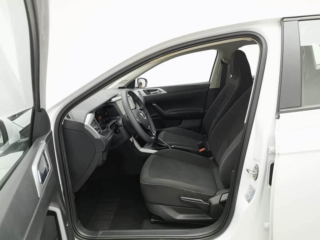Volkswagen Polo 1.5 л 2023 г. Белый, пробег 29700 км