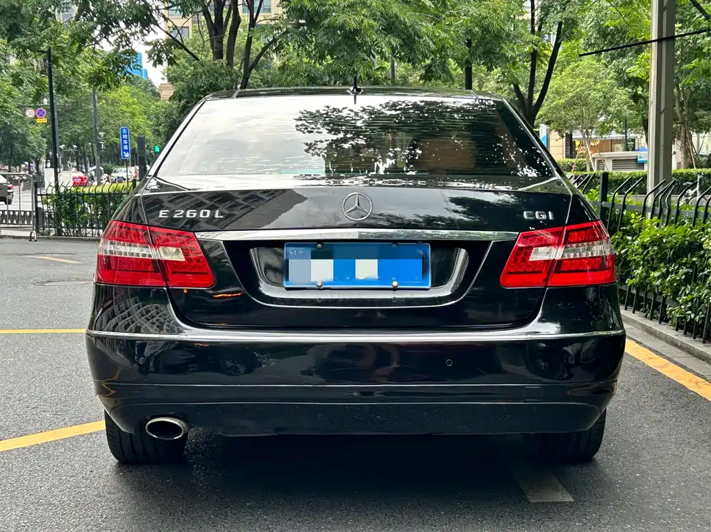 Mercedes-Benz E-Class — миниатюра 5