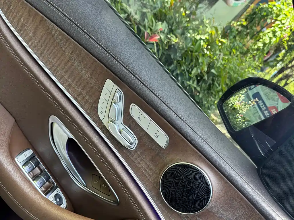 Mercedes-Benz E-Class — миниатюра 13