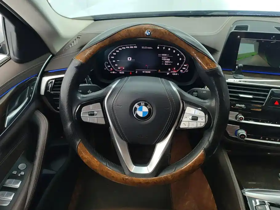 BMW 5 Series — миниатюра 15