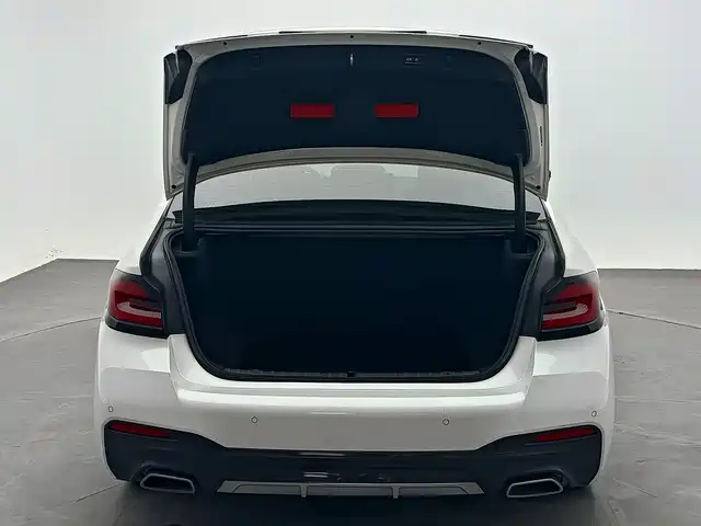 BMW 5 Series — миниатюра 13