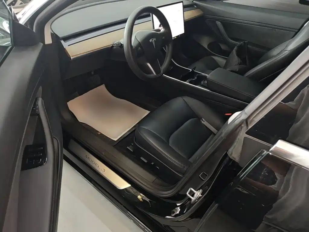 Tesla Model 3 — миниатюра 16