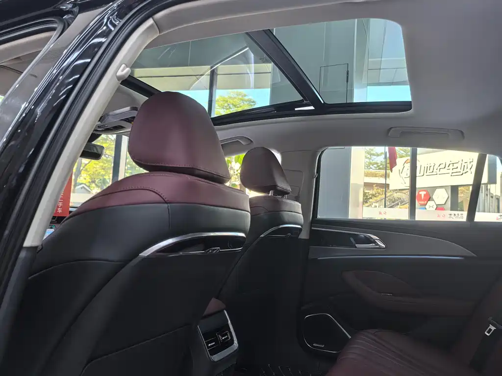 Hongqi H5 2023 2.0T AT