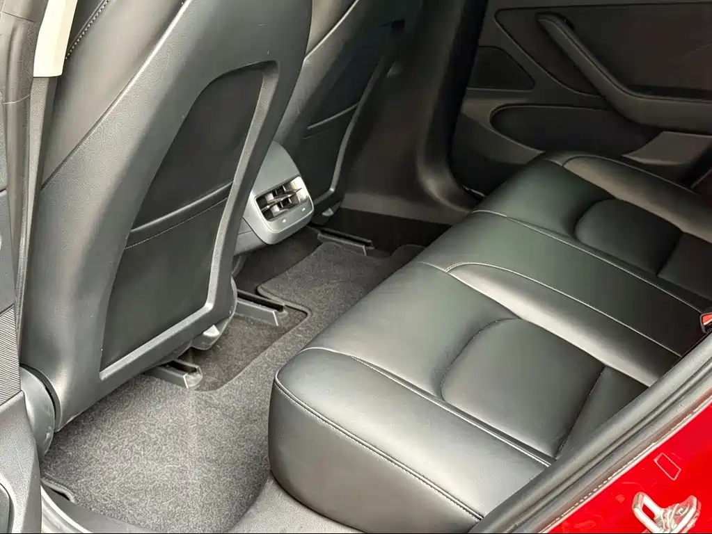 Tesla Model 3 — миниатюра 7