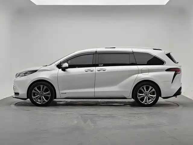Toyota Sienna — миниатюра 3