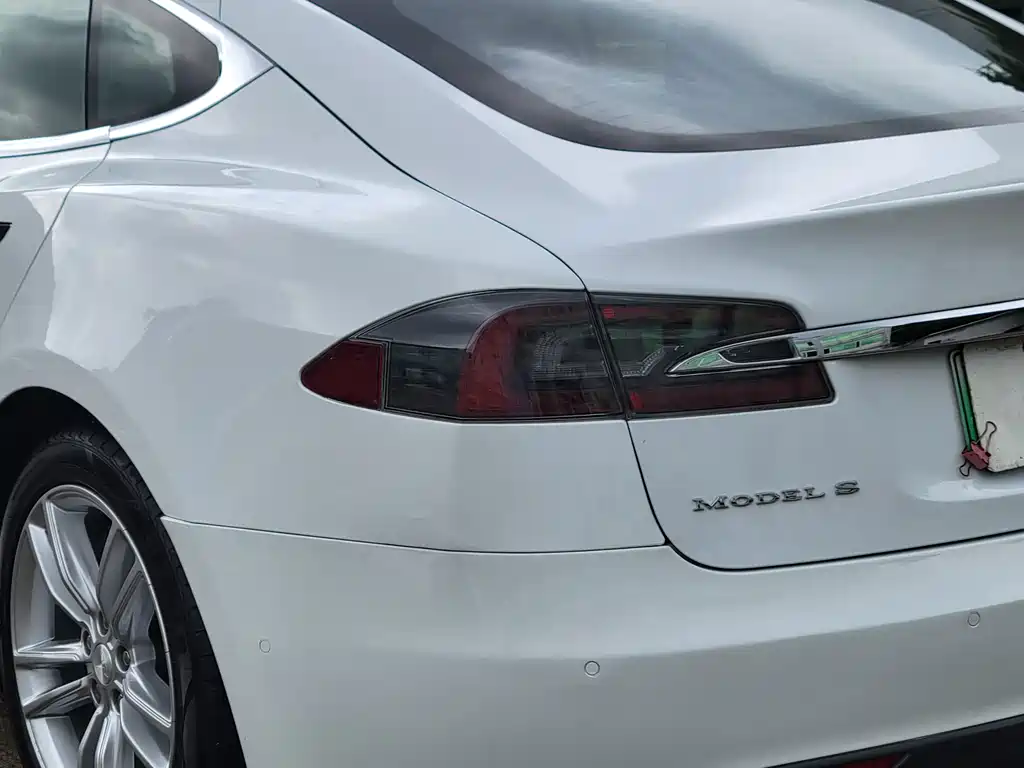 Tesla Model S — миниатюра 19