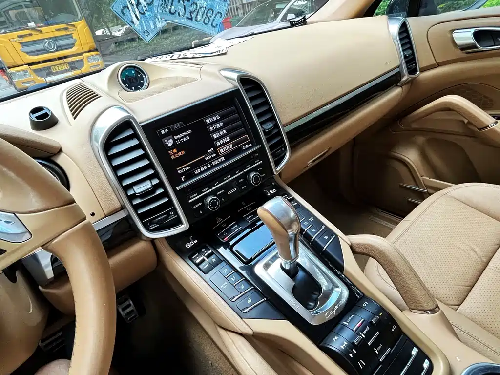 Porsche Cayenne — миниатюра 13