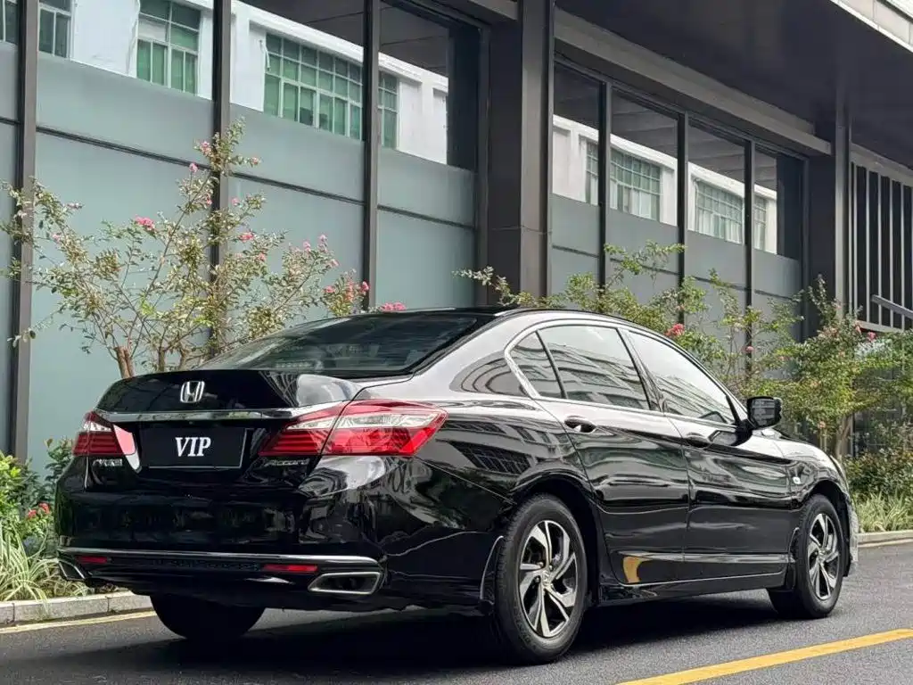 Honda Accord — миниатюра 8