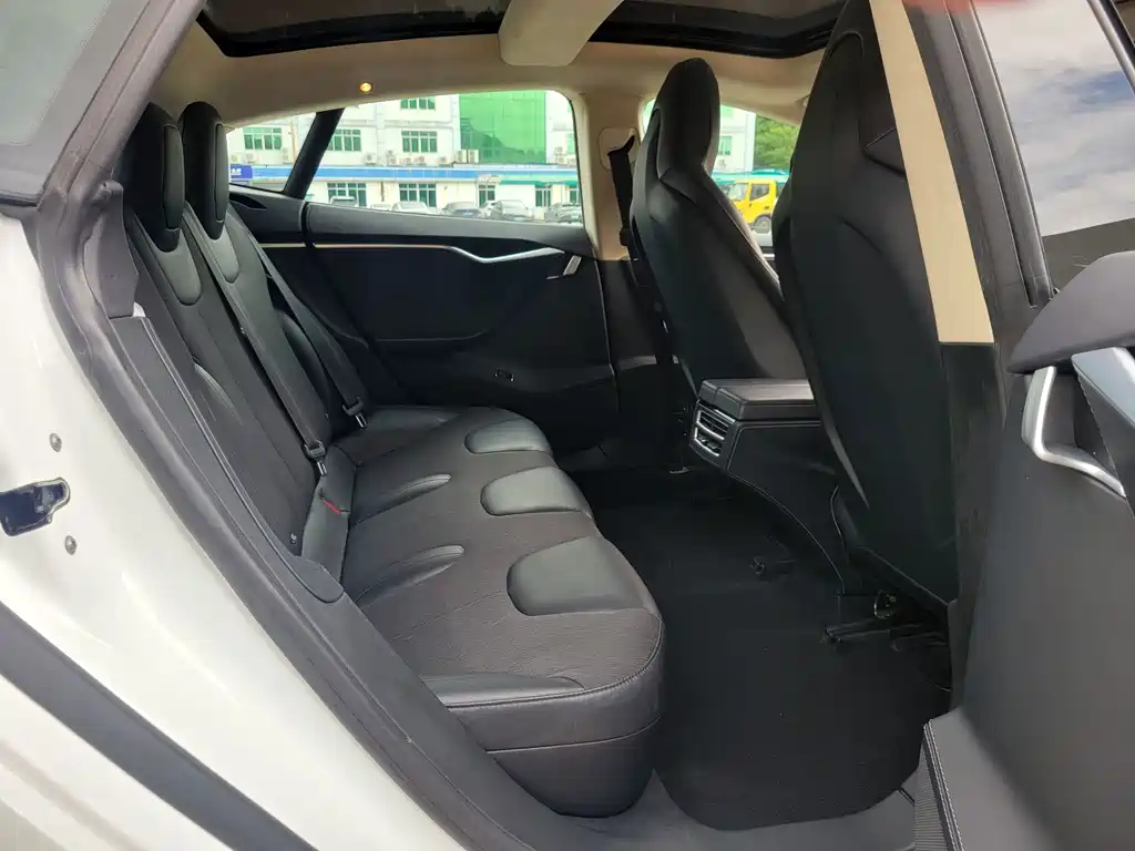 Tesla Model S — миниатюра 12