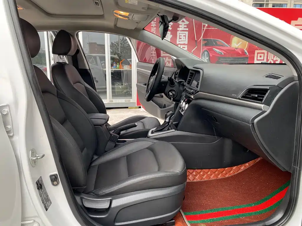 Hyundai Elantra — миниатюра 10
