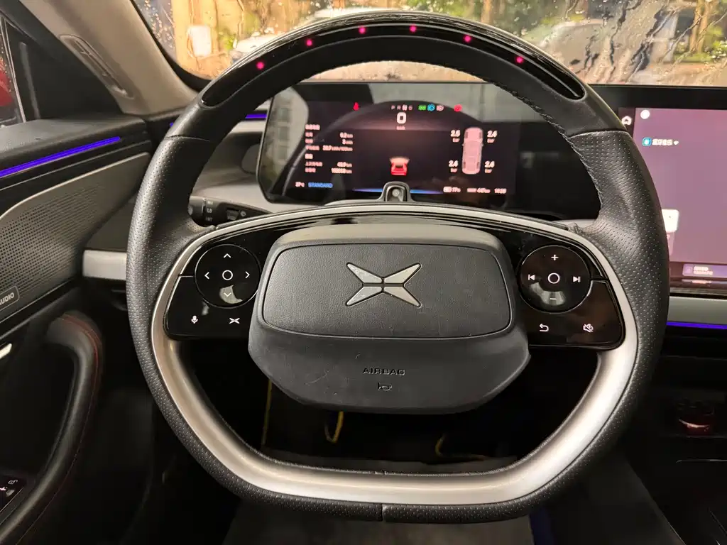 XPeng P7 — миниатюра 12