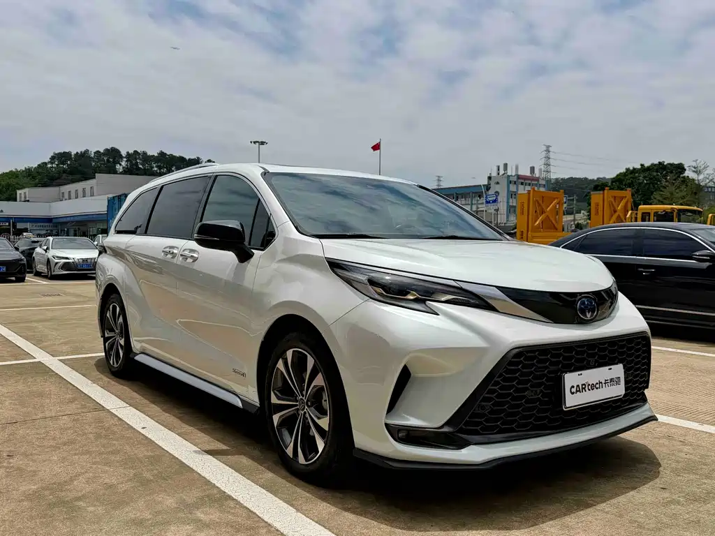 Toyota Granvia 2023