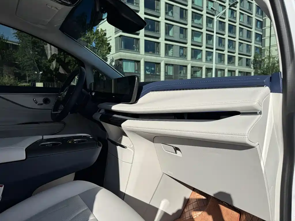 Buick GL8 Hybrid — миниатюра 18