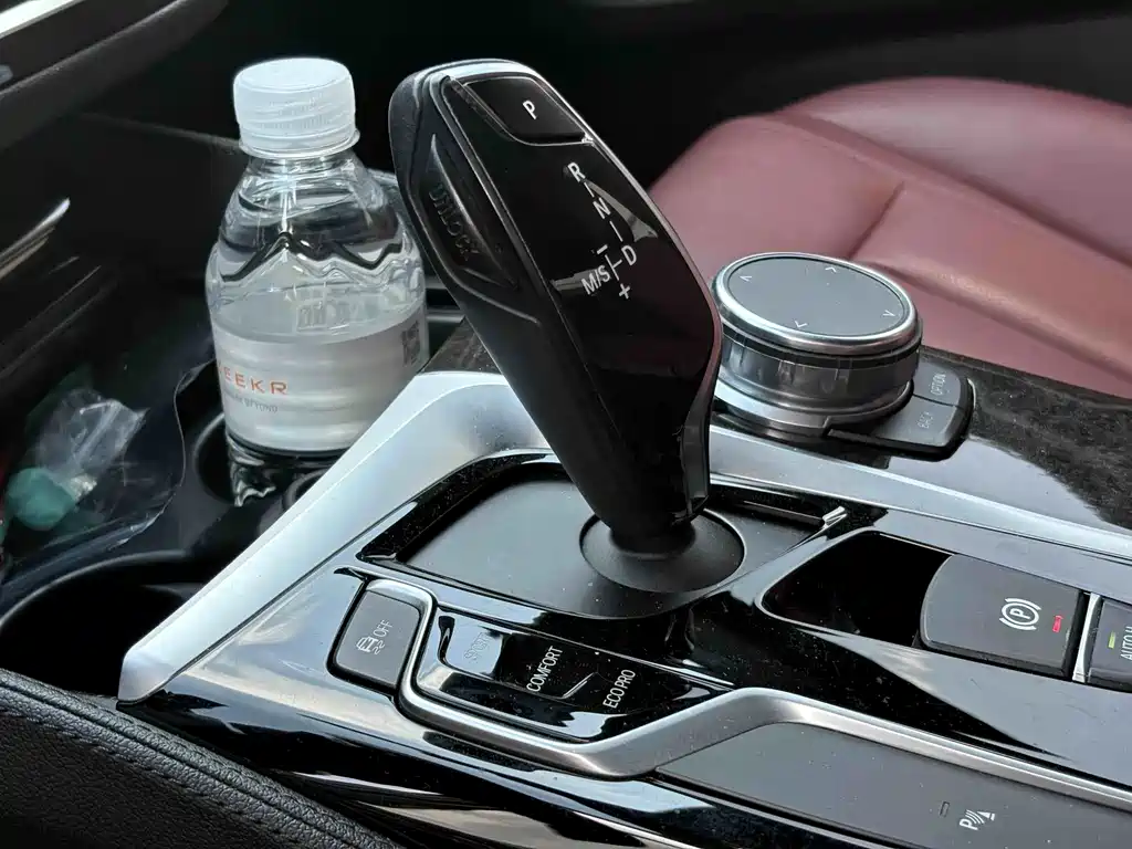 BMW 5 Series — миниатюра 6