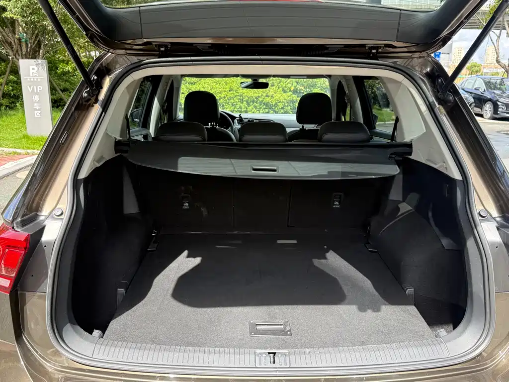 Volkswagen Tiguan L — миниатюра 16
