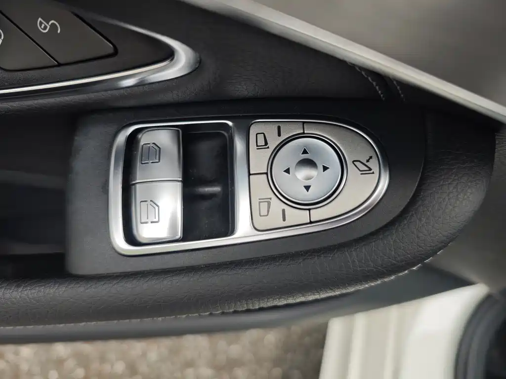 Mercedes-Benz C-Class (Import) — миниатюра 16