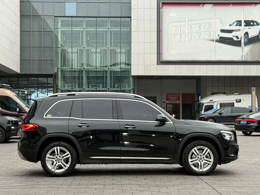 MERCEDES-BENZ GLB