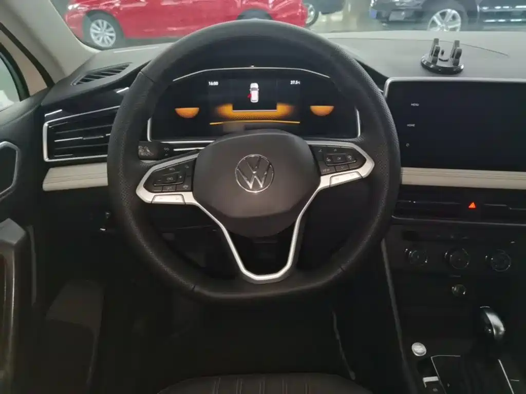 Volkswagen Tiguan L — миниатюра 11