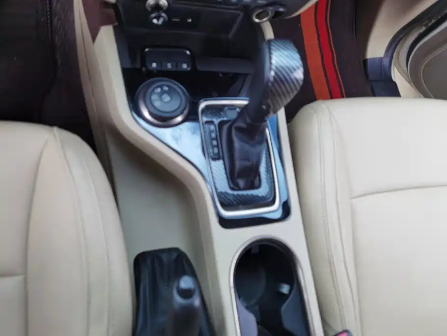 Ford Everest — миниатюра 16