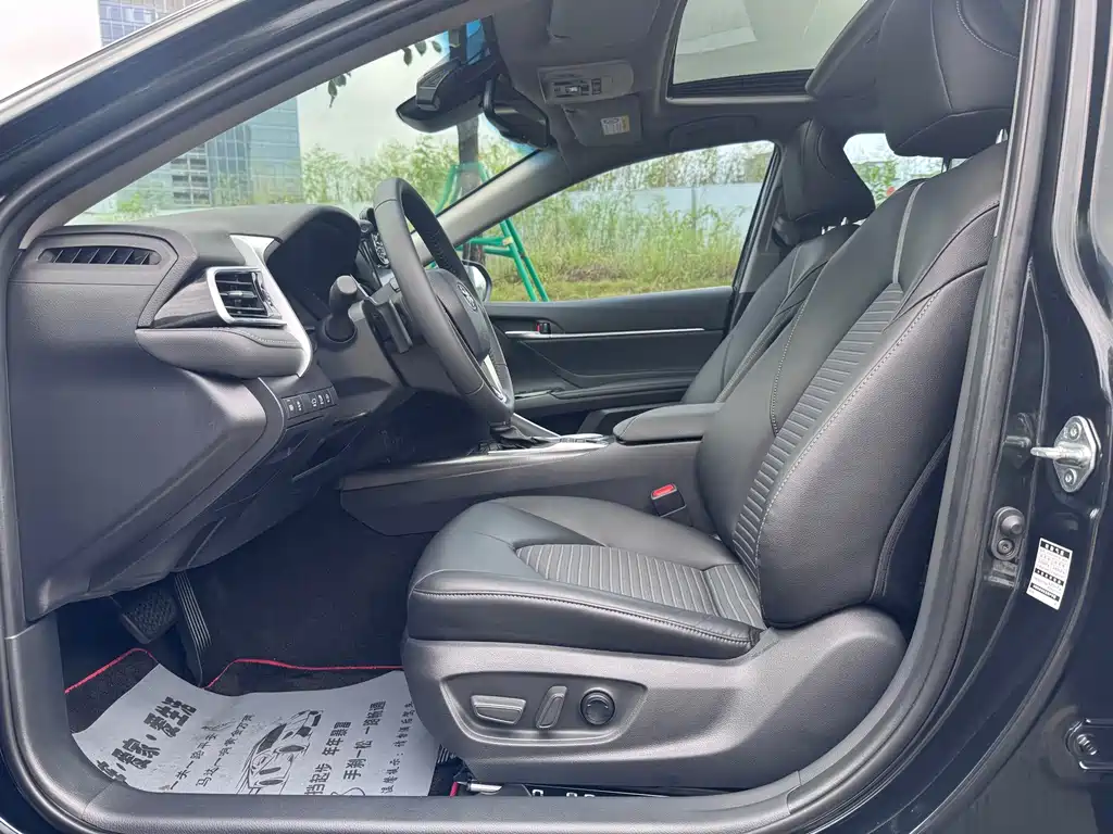 Toyota Camry — миниатюра 17