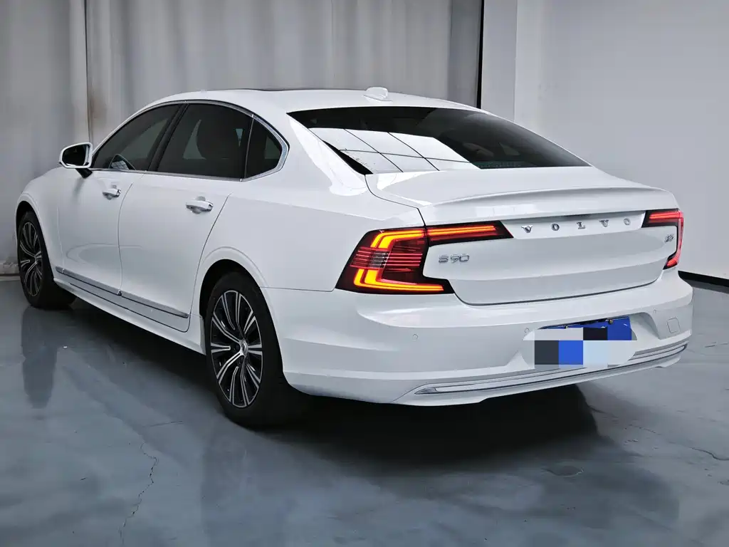 Volvo S90 — миниатюра 4