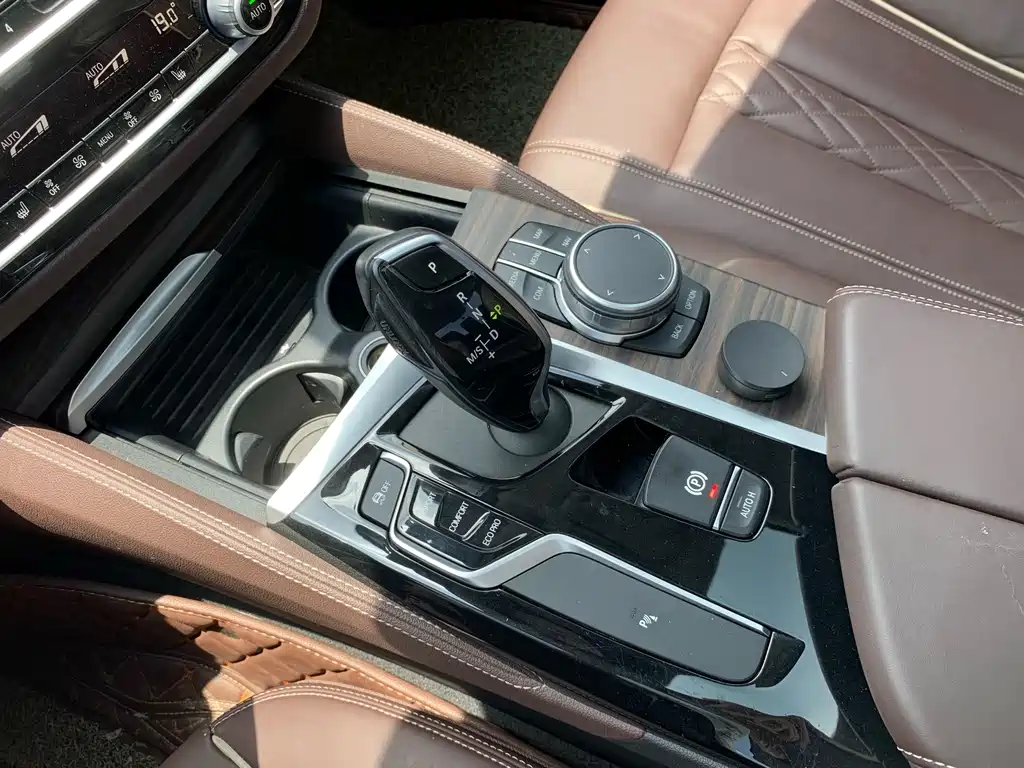BMW 5 Series — миниатюра 19