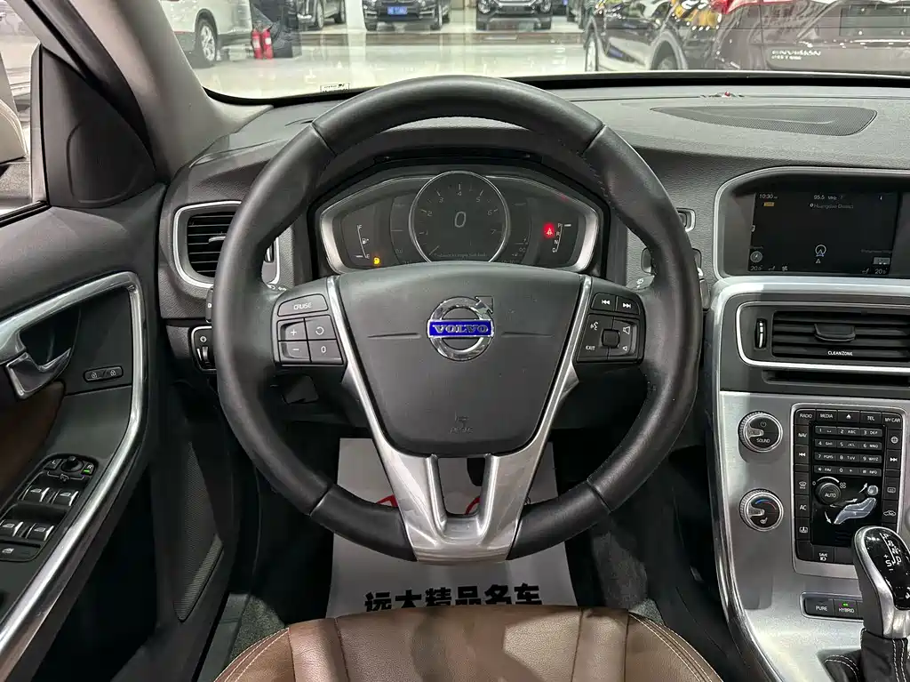 Volvo S60 PHEV — миниатюра 6