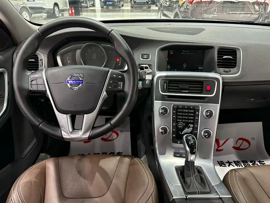 Volvo S60 PHEV — миниатюра 10
