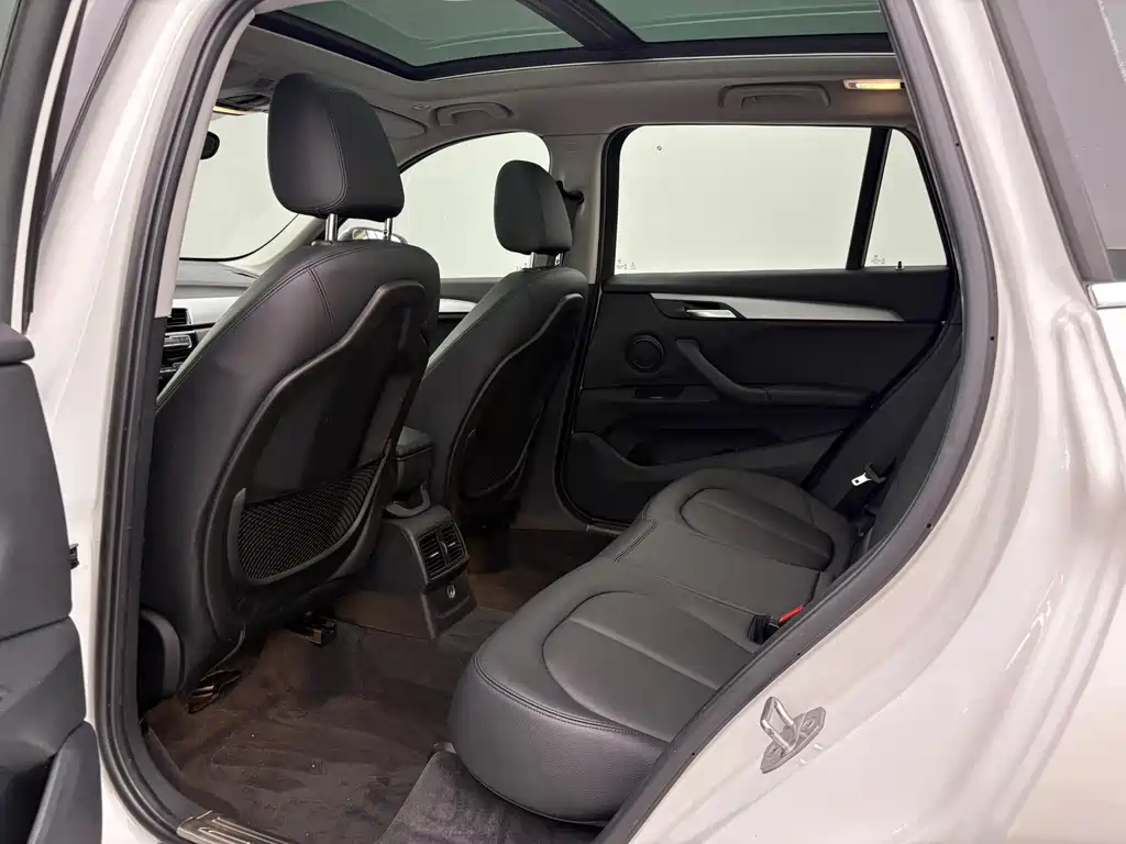 BMW X1 — миниатюра 10