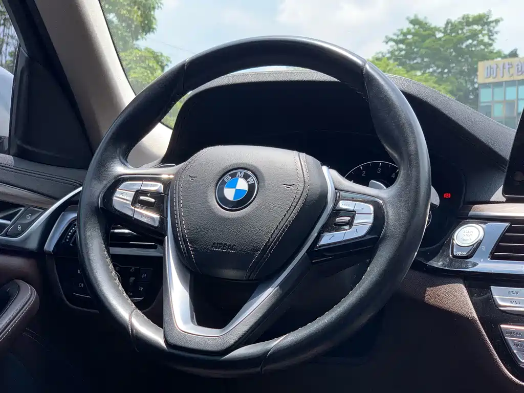 BMW 5 Series — миниатюра 20