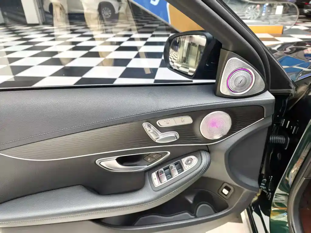 Mercedes-Benz C-Class — миниатюра 18