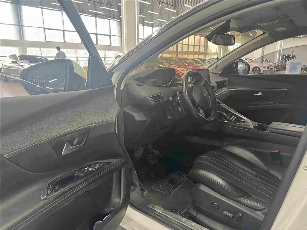 Peugeot 5008 — миниатюра 3