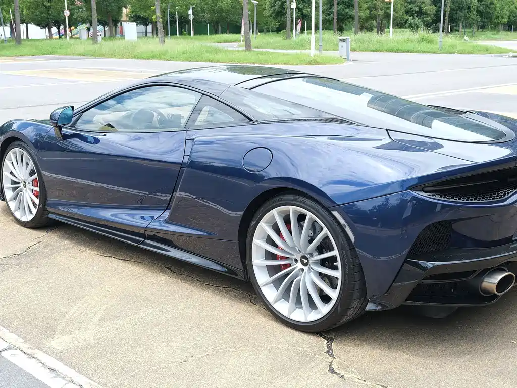 McLaren GT — миниатюра 13