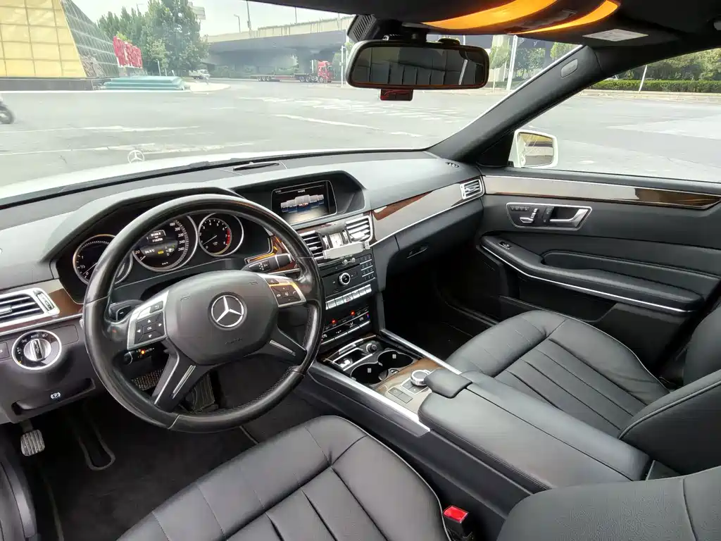 Mercedes-Benz E-Class — миниатюра 13