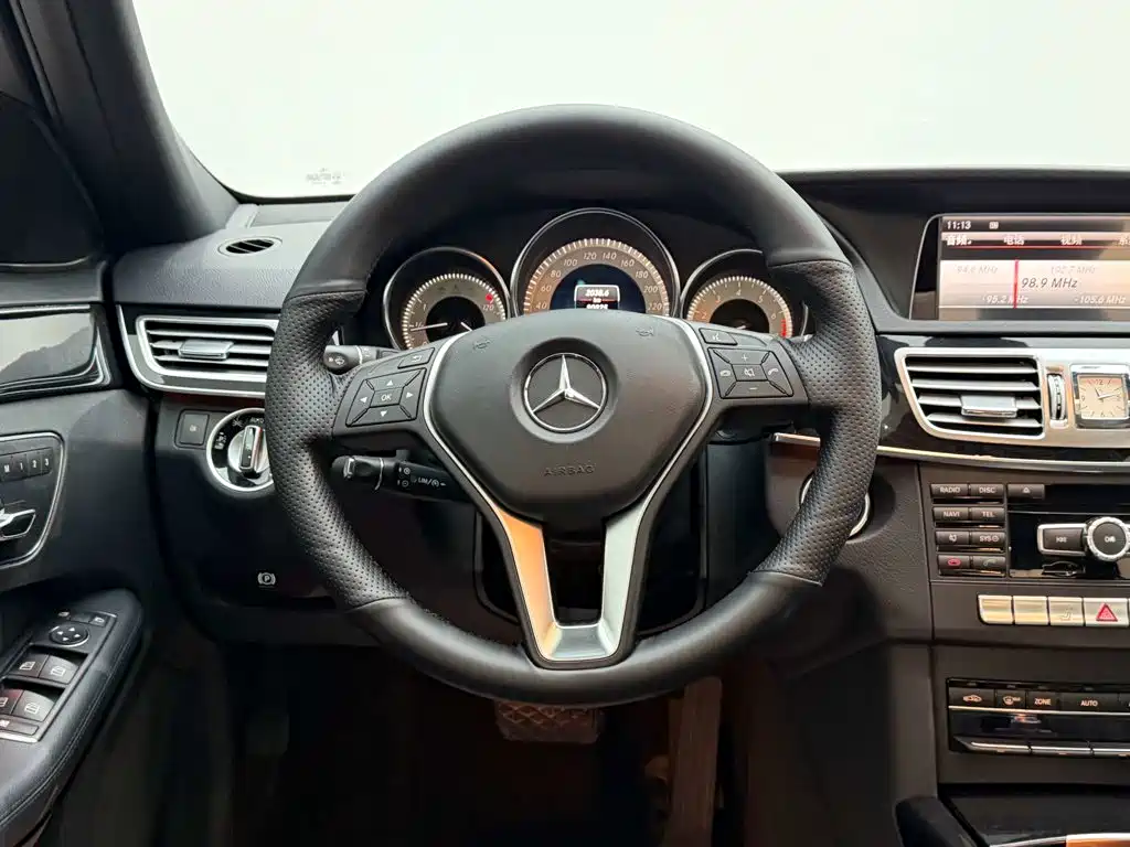 Mercedes-Benz E-Class — миниатюра 11