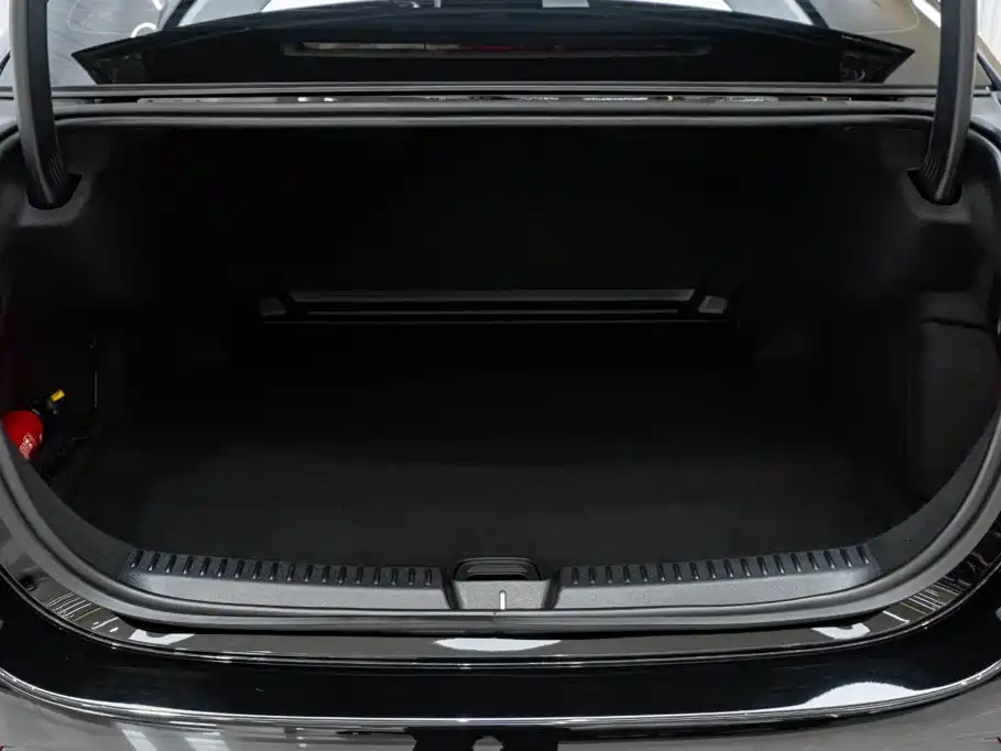 Mercedes-Benz E-Class — миниатюра 12