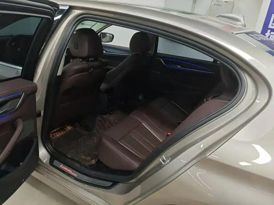 BMW 5 Series — миниатюра 6