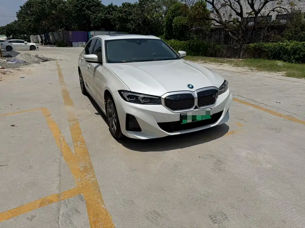 BMW i3 2022 eDrive 35 L