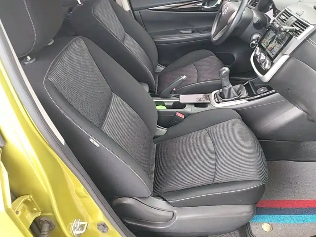 Nissan Tiida — миниатюра 25