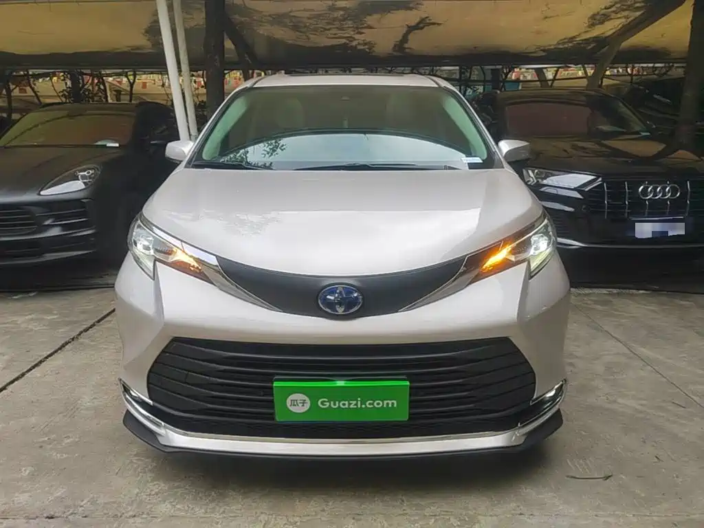 Toyota Sienna — миниатюра 3