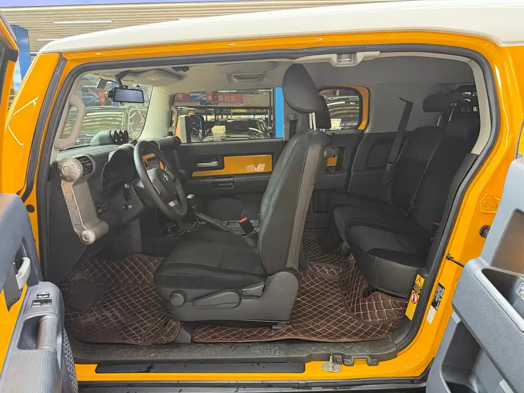 Toyota FJ Cruiser — миниатюра 7