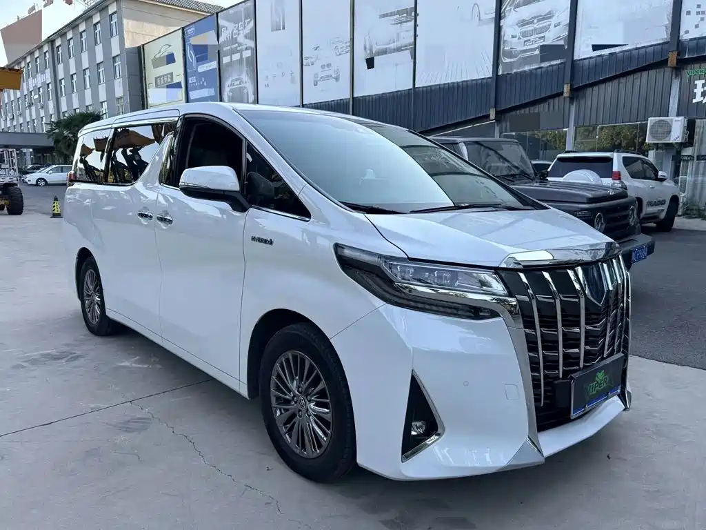 Toyota Alphard — миниатюра 3