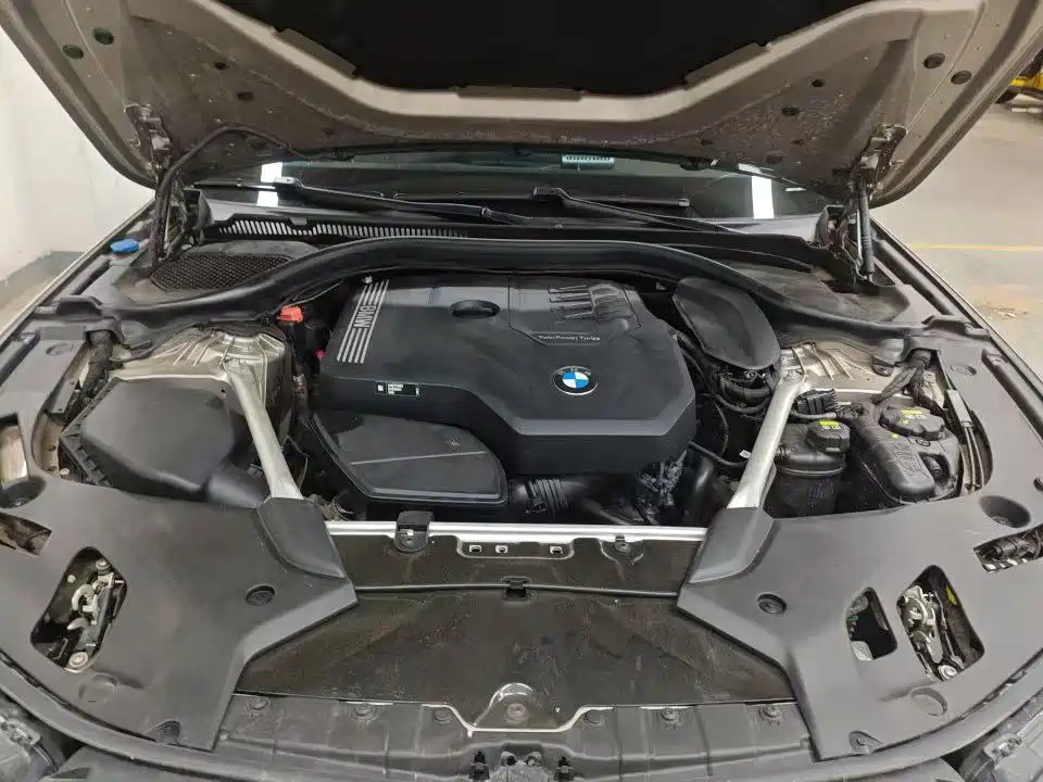 BMW 5 Series — миниатюра 7