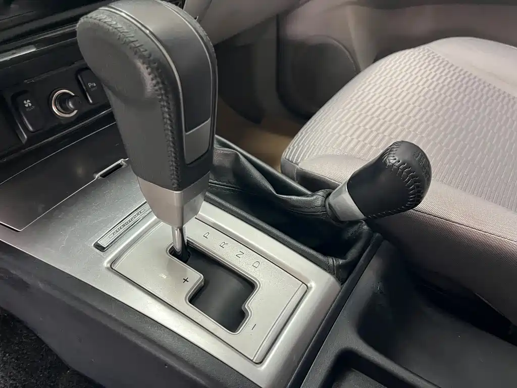 Mitsubishi Pajero Sport — миниатюра 11