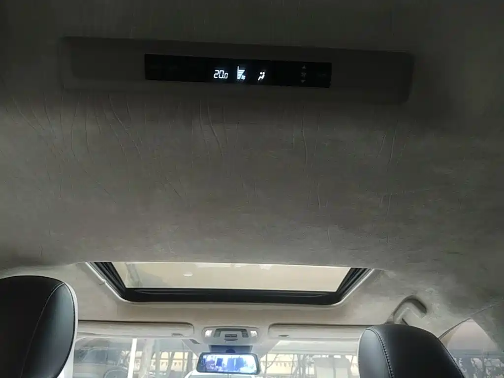 Toyota Sienna — миниатюра 18
